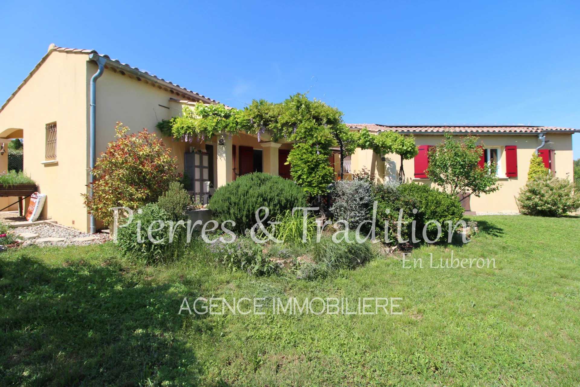 Talo sisään Reillanne, Provence-Alpes-Cote d'Azur 12628897