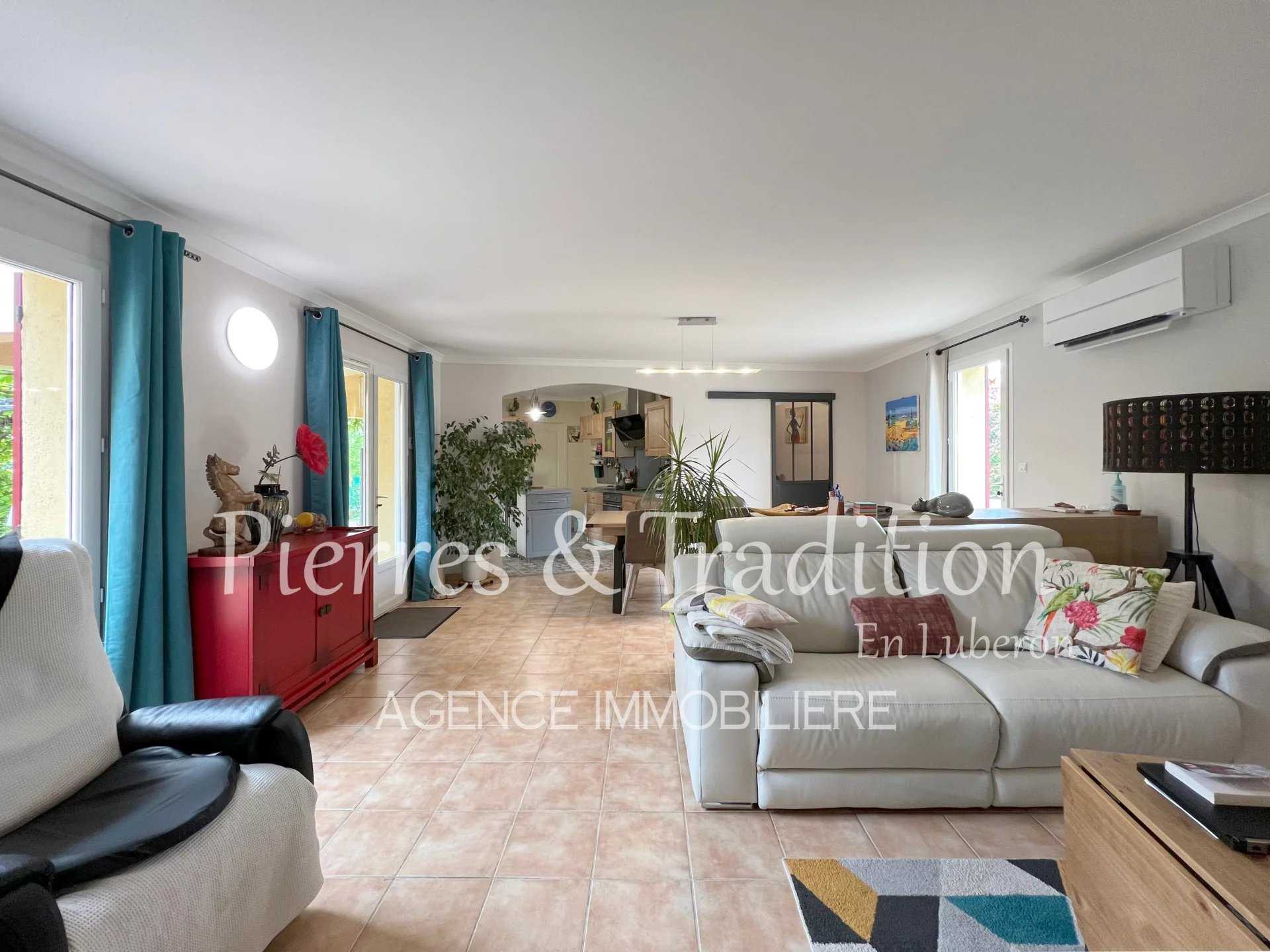 rumah dalam Reillanne, Provence-Alpes-Cote d'Azur 12628897