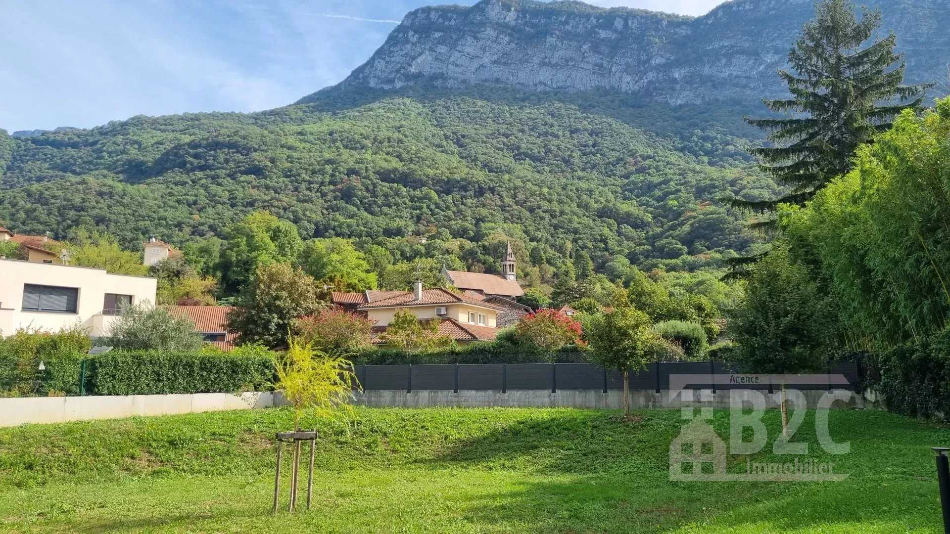 Condominium in Fontanil-Cornillon, Auvergne-Rhone-Alpes 12628904