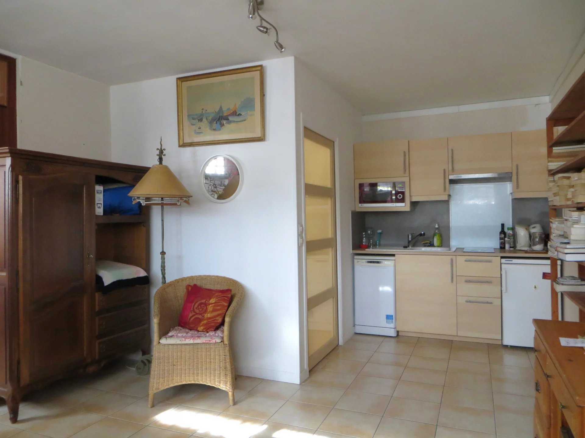 公寓 在 勒梅尼勒鲁瓦, 法兰西岛 12628921