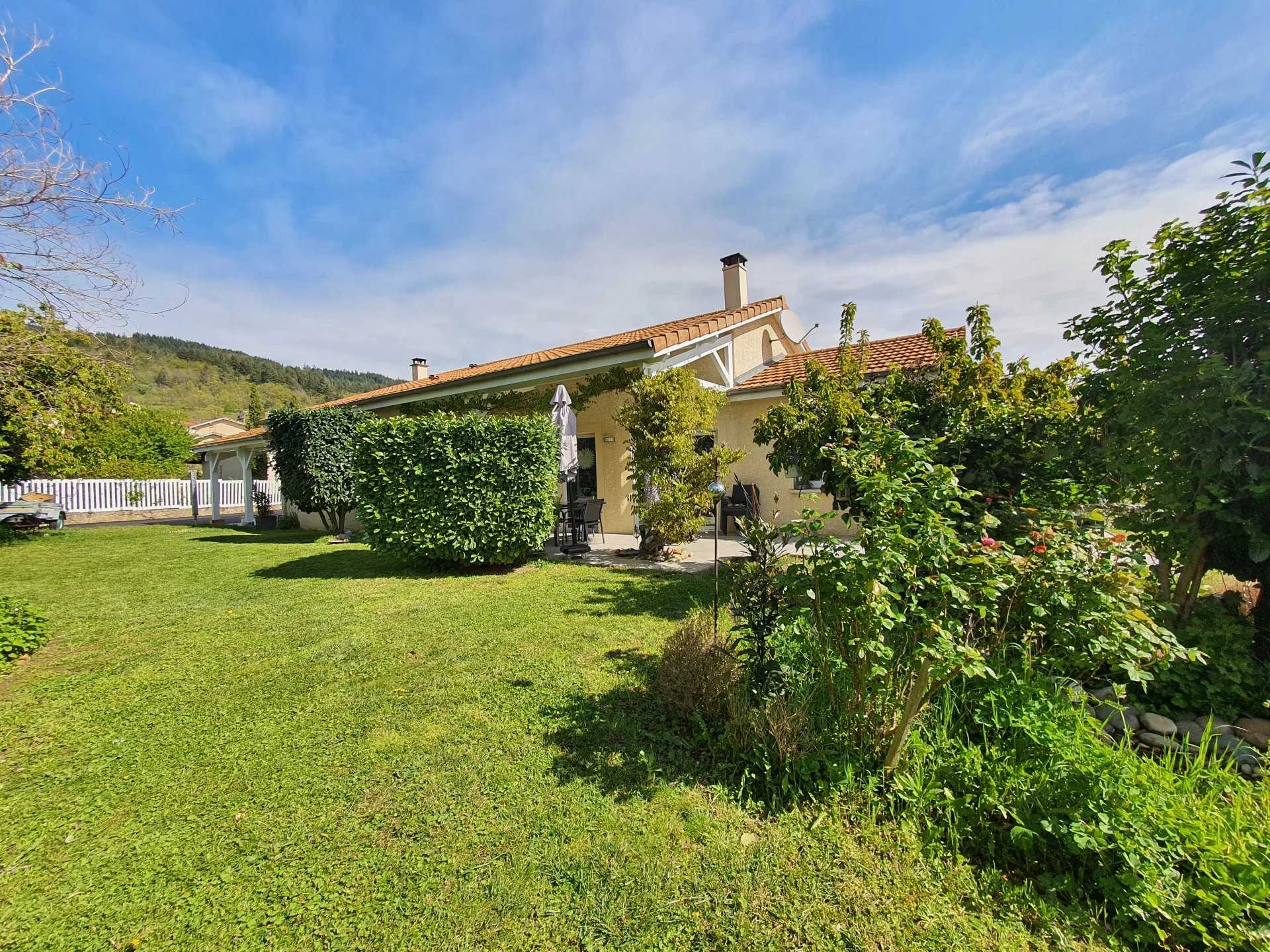 σπίτι σε Veranne, Auvergne-Rhone-Alpes 12628990
