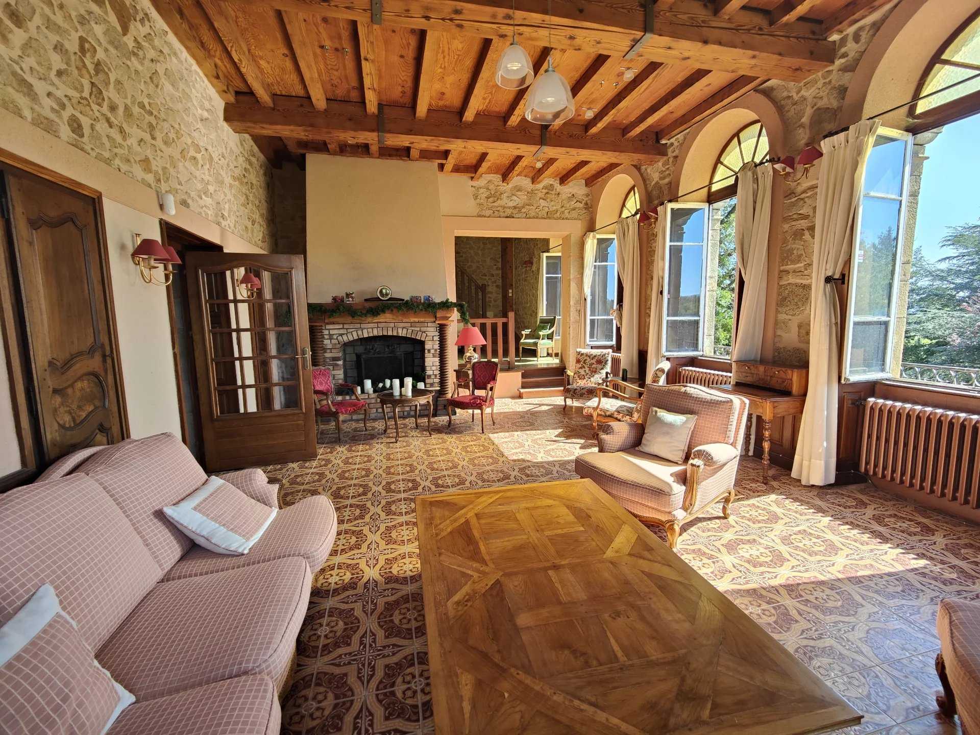 σπίτι σε Pelussin, Auvergne-Rhone-Alpes 12628993