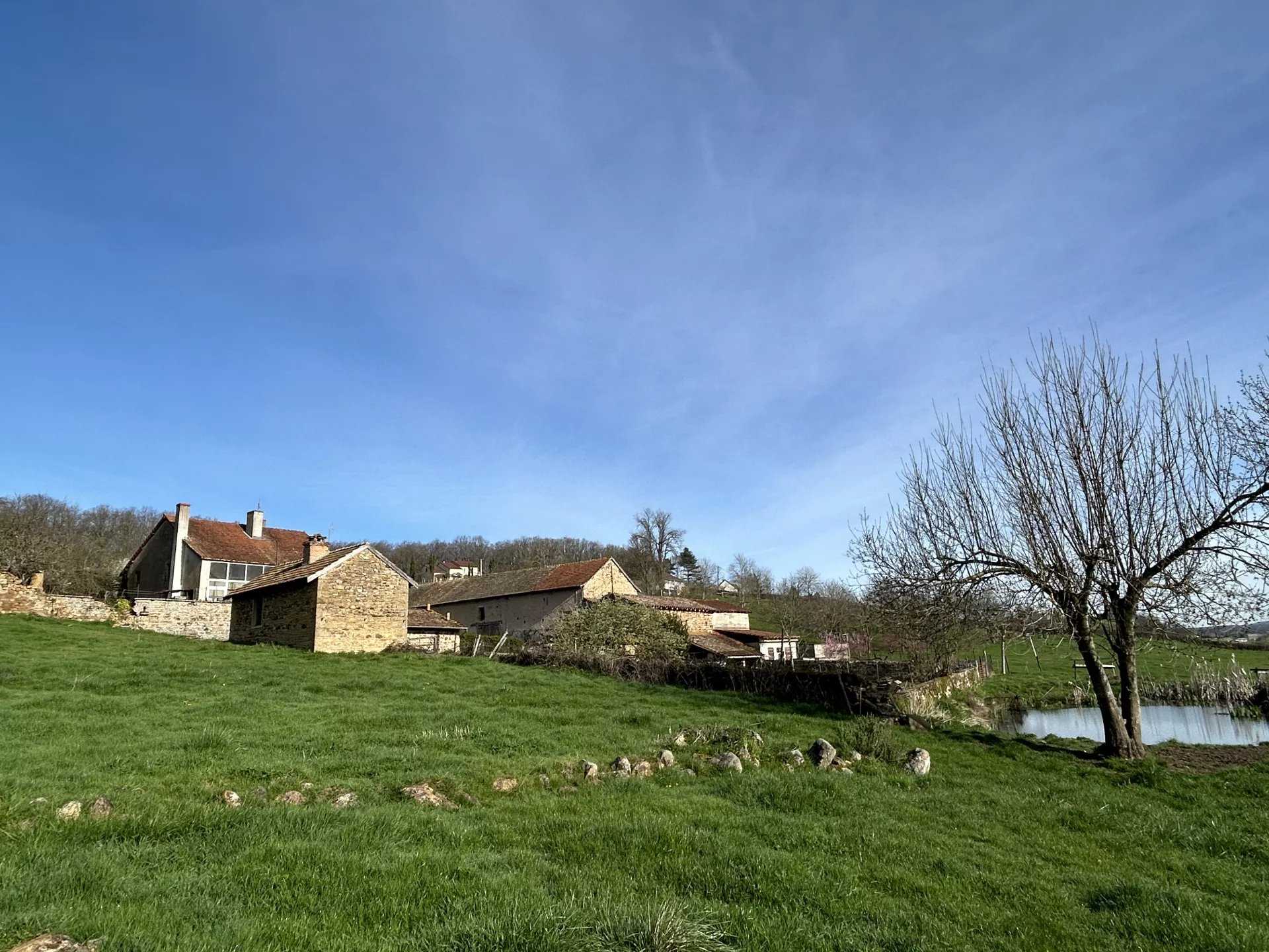 House in Macon, Bourgogne-Franche-Comte 12629098