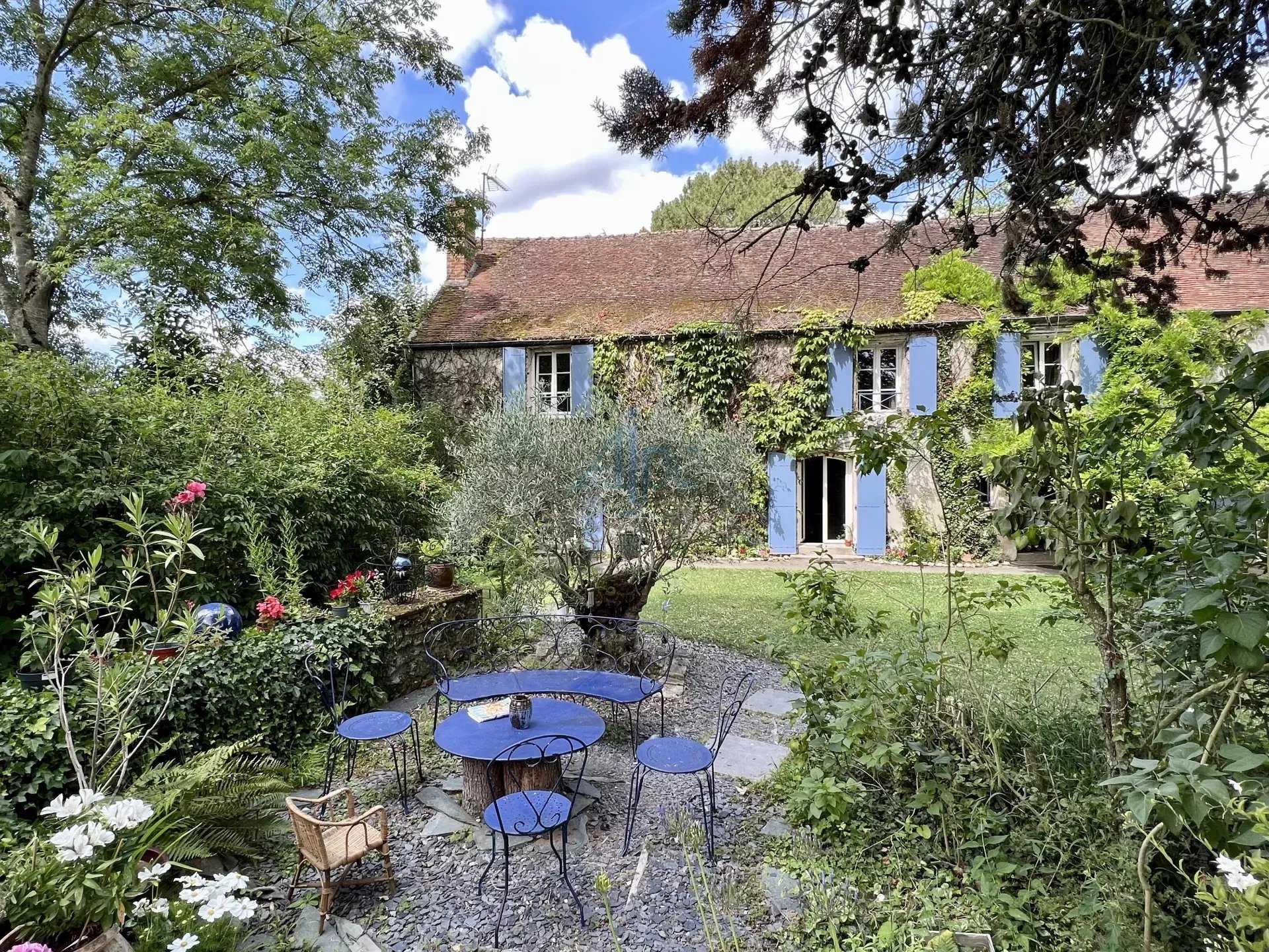 Dom w Amillis, Ile-de-France 12629114
