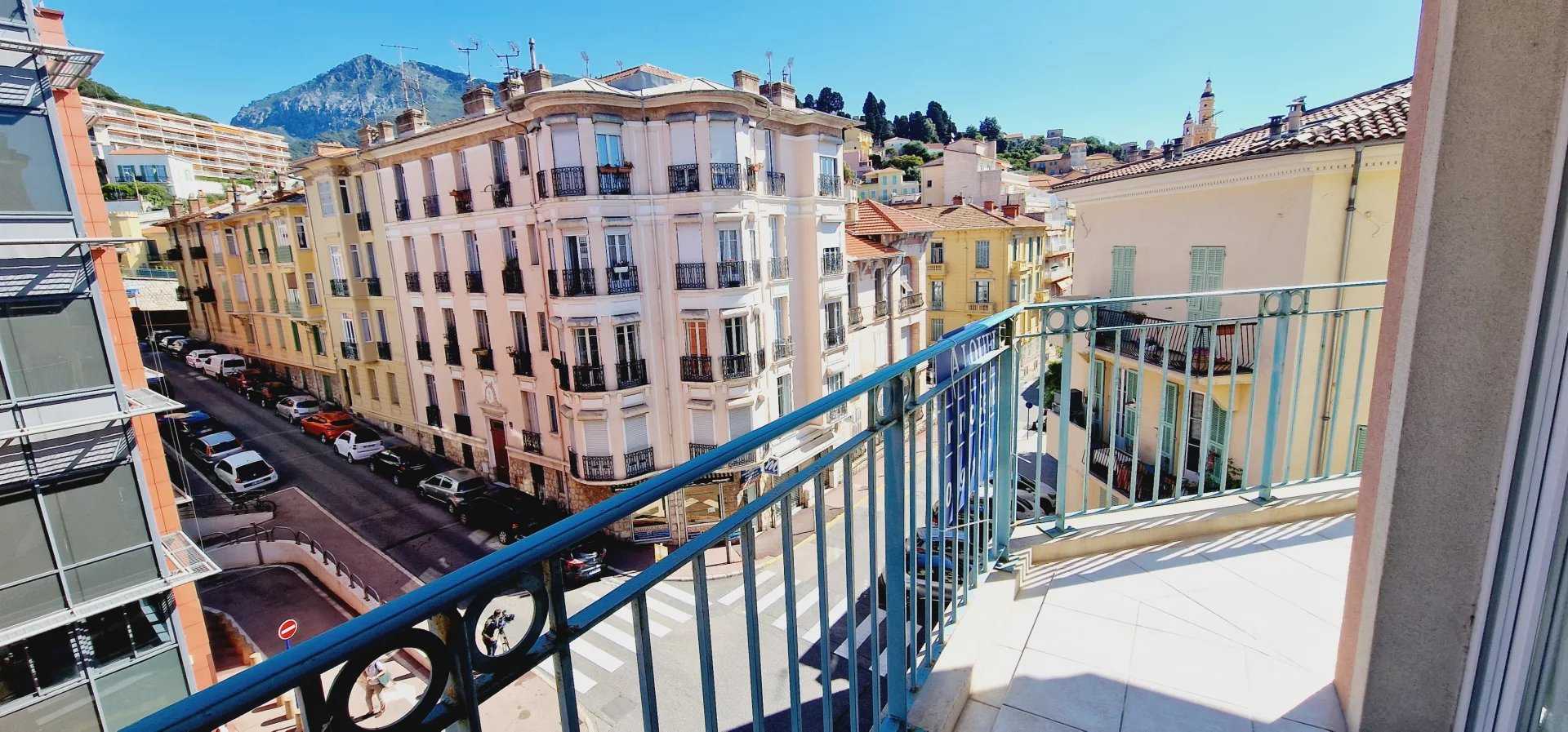 Condominium in Menton, Provence-Alpes-Cote d'Azur 12629161