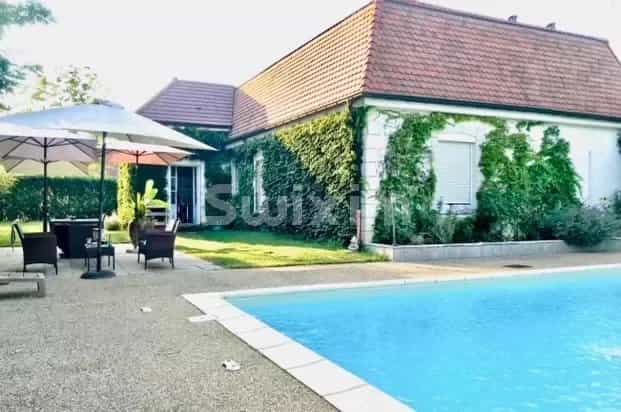 σπίτι σε Louhans, Bourgogne-Franche-Comte 12629183