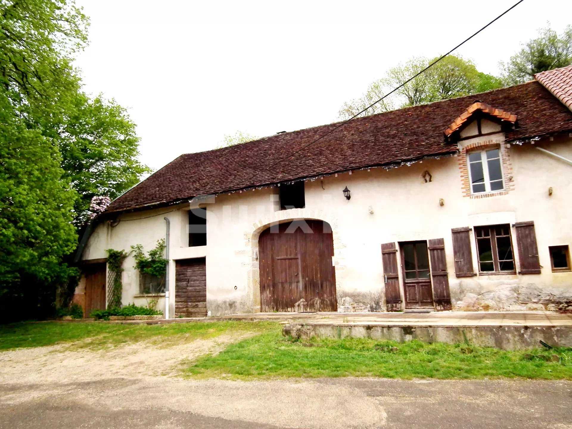 Hus i Lons-le-Saunier, Bourgogne-Franche-Comte 12629186