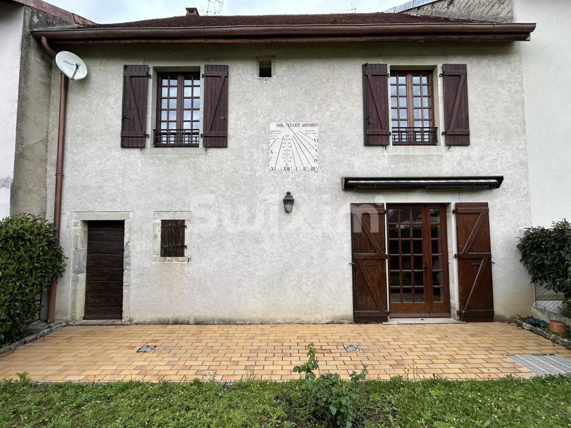 بيت في Voiteur, Bourgogne-Franche-Comte 12629195