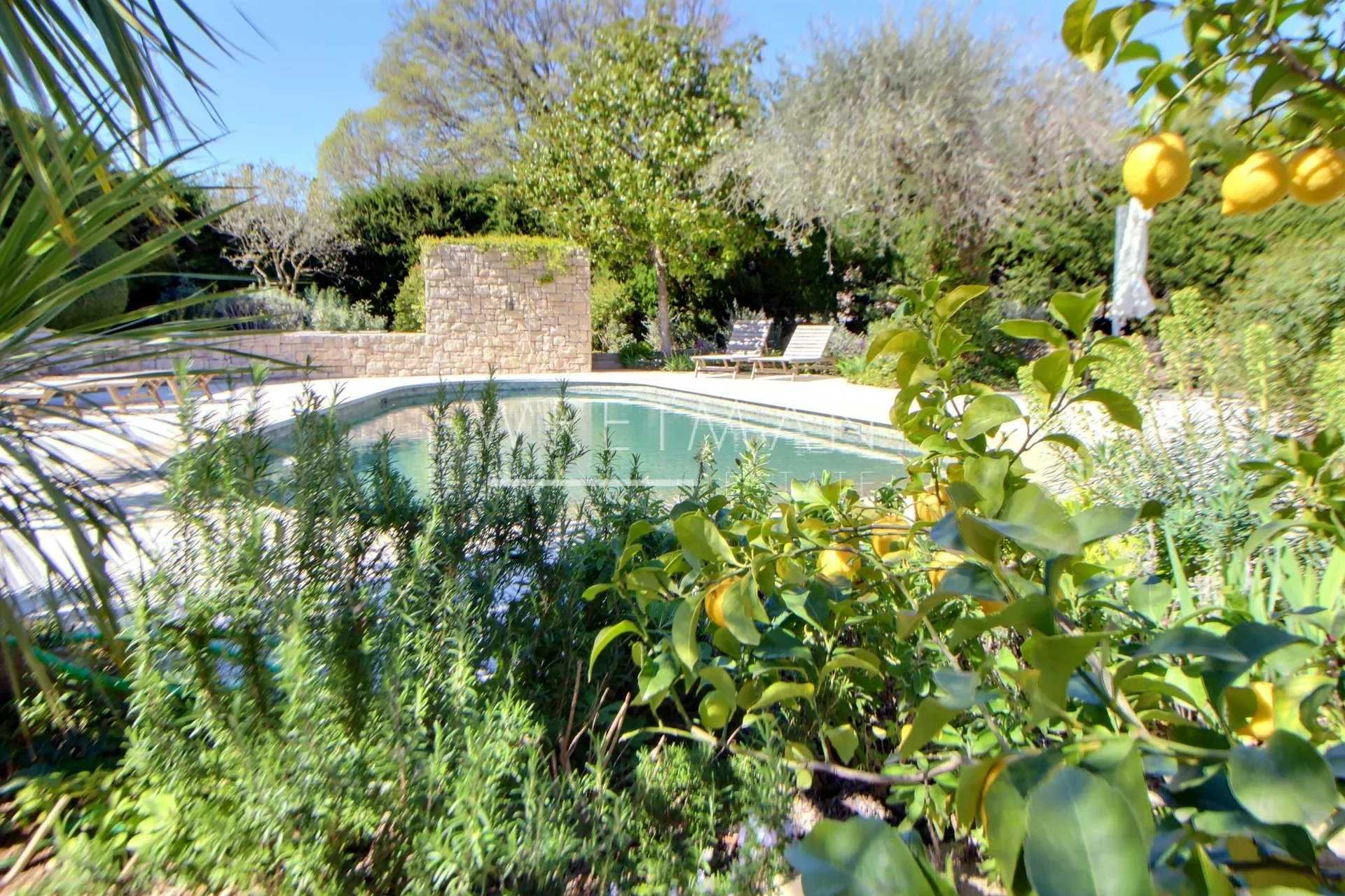 Dom w Mazan, Provence-Alpes-Cote d'Azur 12629290