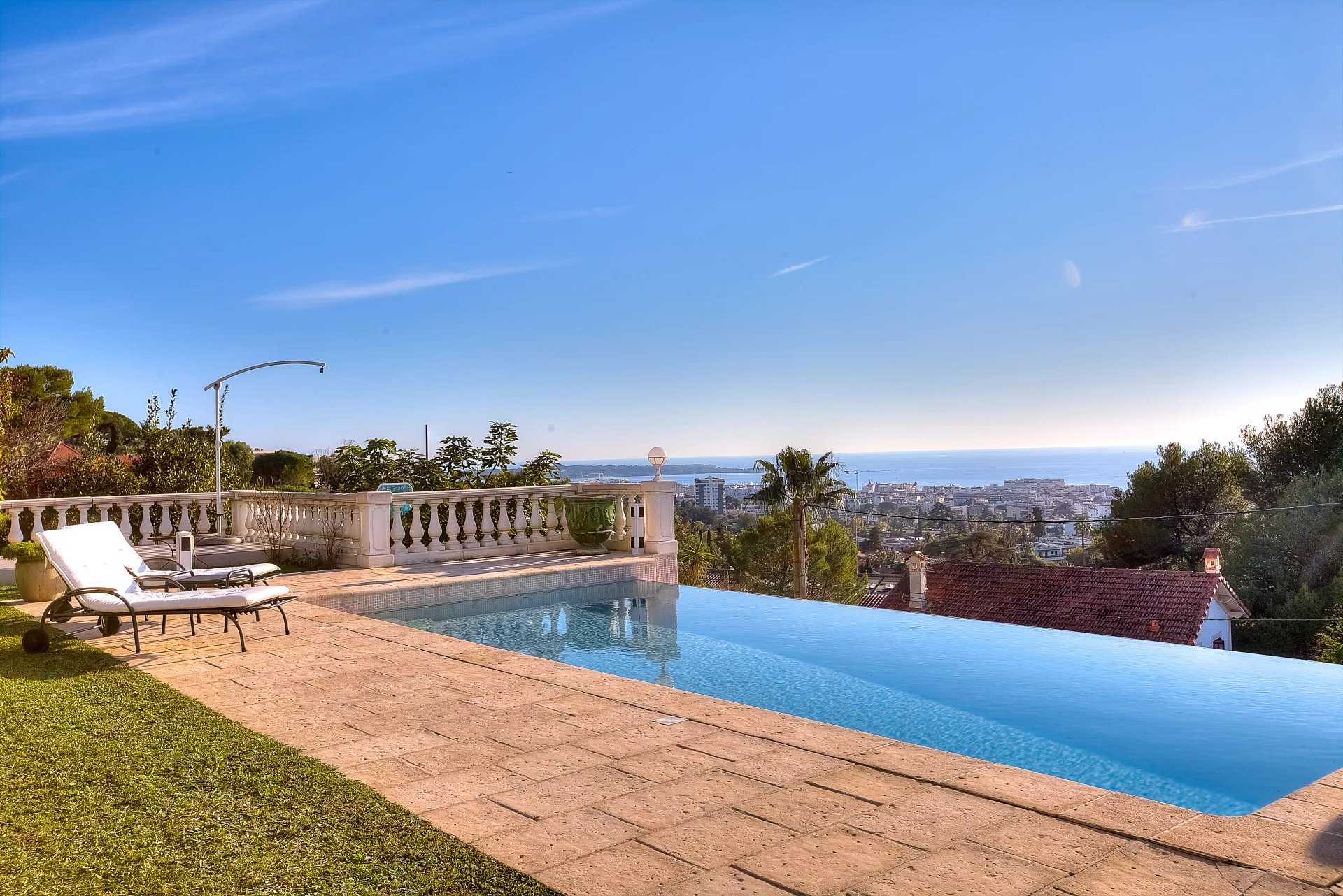 Residential in Cannes, Alpes-Maritimes 12629312