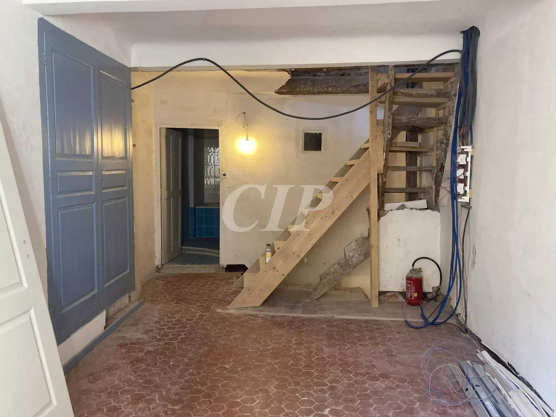 公寓 在 Aups, Provence-Alpes-Cote d'Azur 12629322