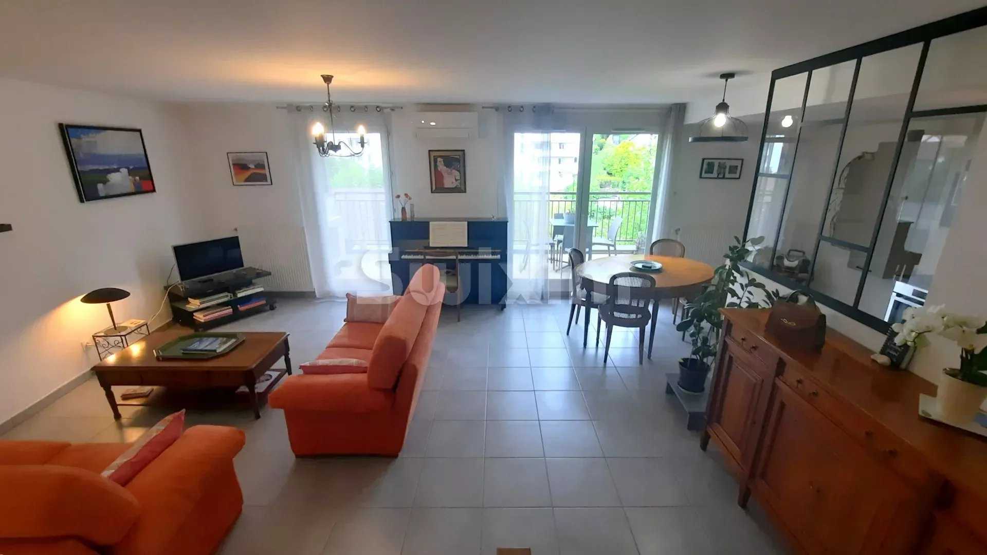 Condominium in Aix-les-Bains, Auvergne-Rhone-Alpes 12629352