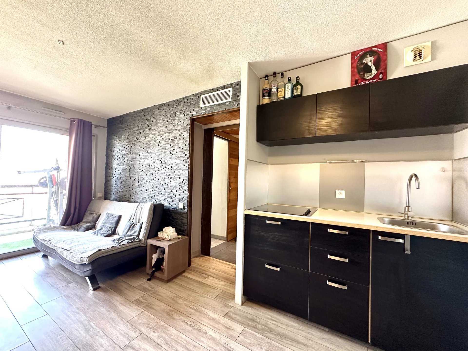 Condominium in La Bocca, Provence-Alpes-Cote d'Azur 12629407