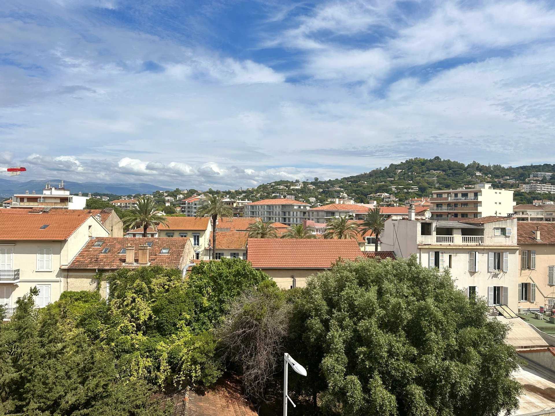 Eigentumswohnung im La Bocca, Provence-Alpes-Côte d'Azur 12629407