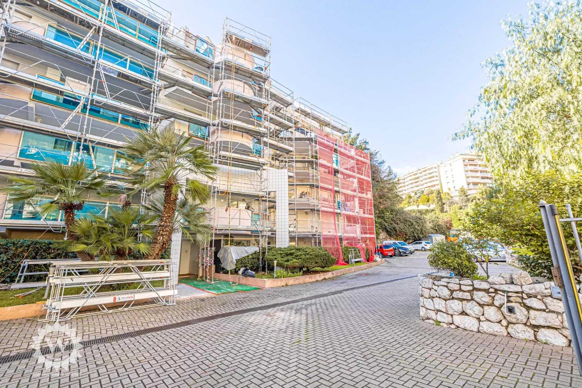 Condominium in Nice, Alpes-Maritimes 12629423