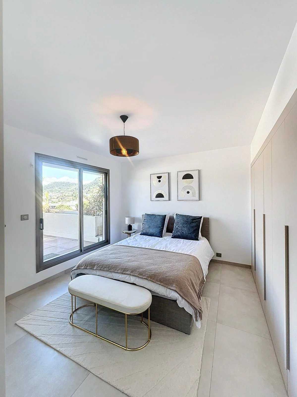 Condominium in Nice, Alpes-Maritimes 12629504