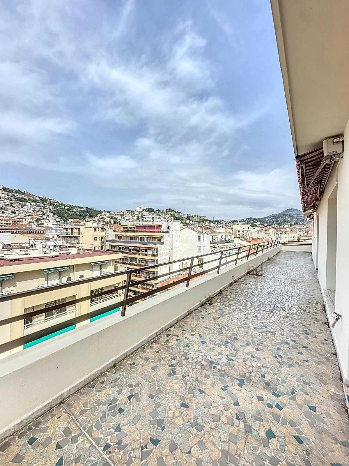 Condominium in Nice, Alpes-Maritimes 12629507