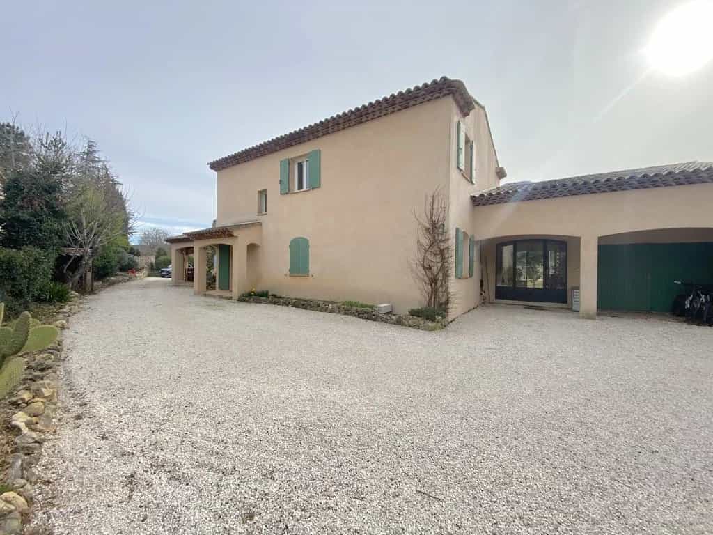 σπίτι σε Brignoles, Provence-Alpes-Cote d'Azur 12629536