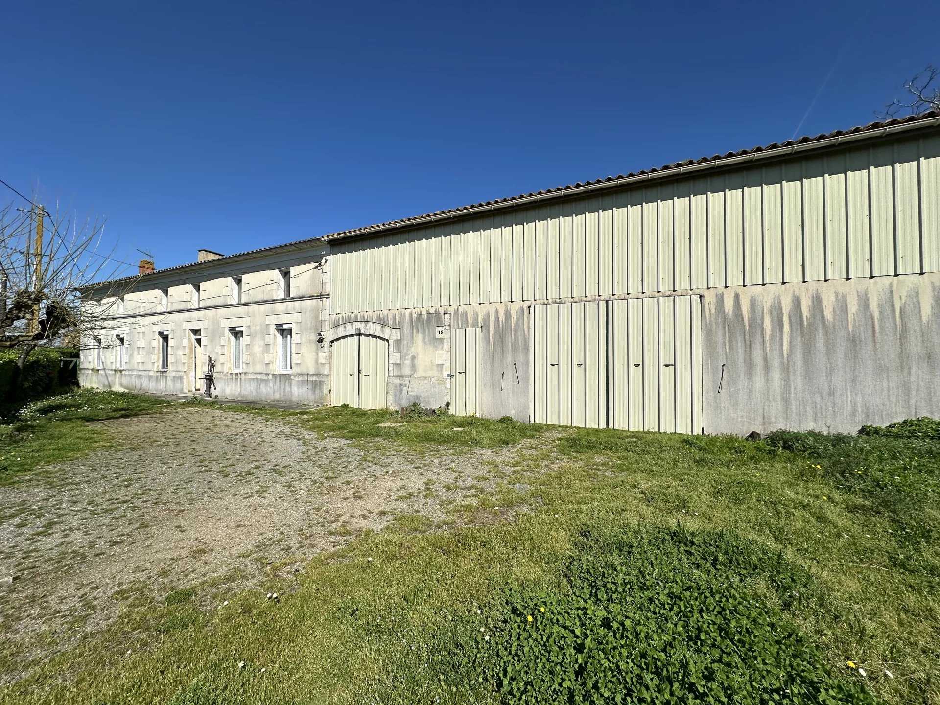 Huis in Saint-Ciers-sur-Gironde, Nouvelle-Aquitanië 12629558