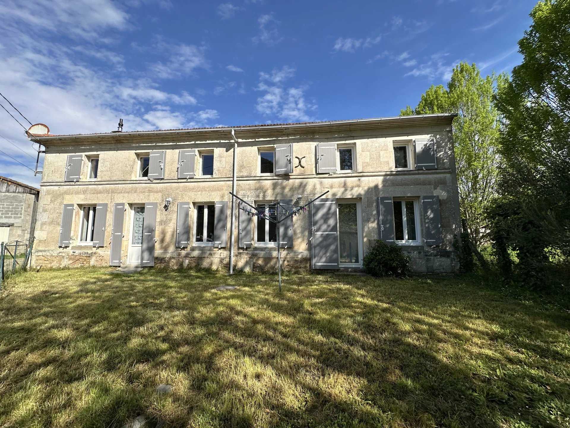 Rumah di Saint-Aubin-de-Blaye, Nouvelle-Aquitaine 12629568
