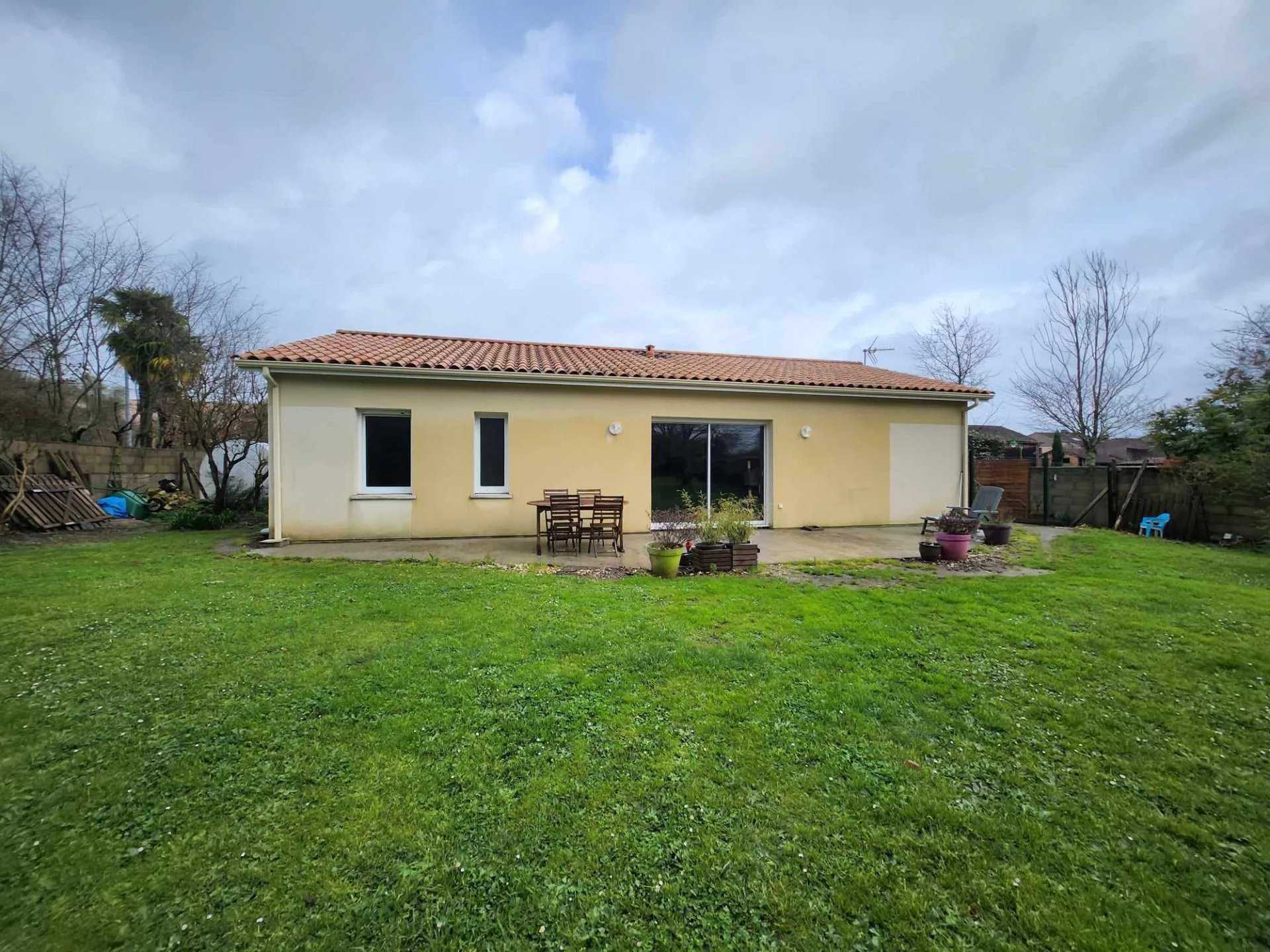 Rumah di Saint-Aubin-de-Blaye, Gironde 12629573