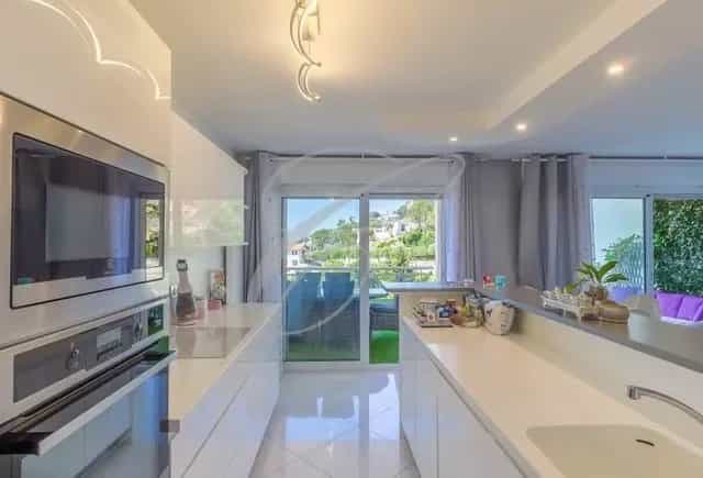 Condominium in Beausoleil, Provence-Alpes-Cote d'Azur 12629581