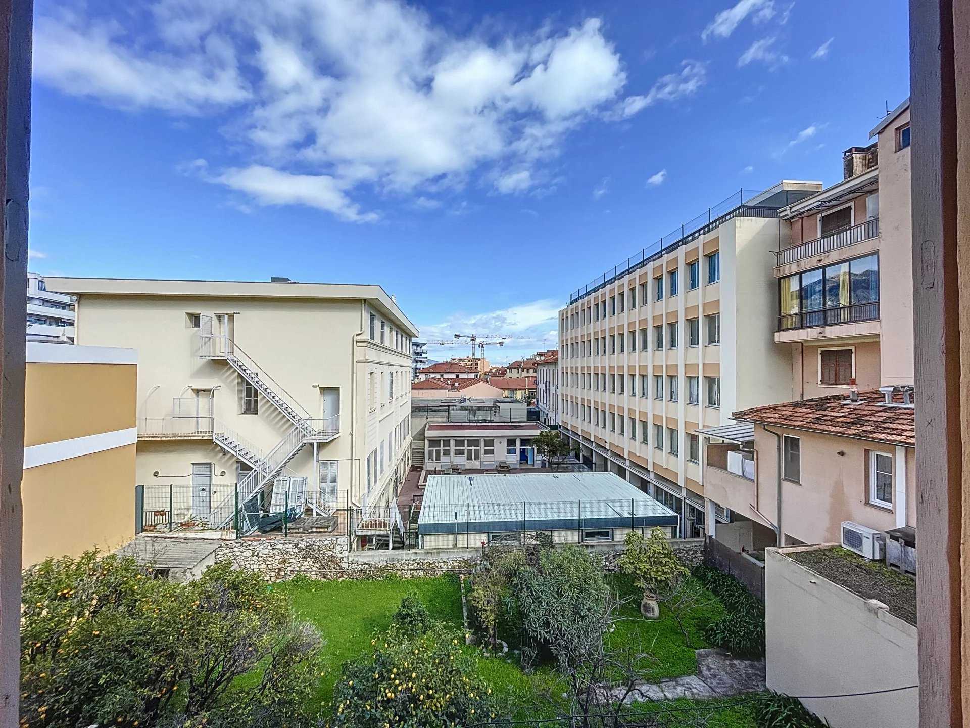 Condominium in Cap Martin, Provence-Alpes-Cote d'Azur 12629660