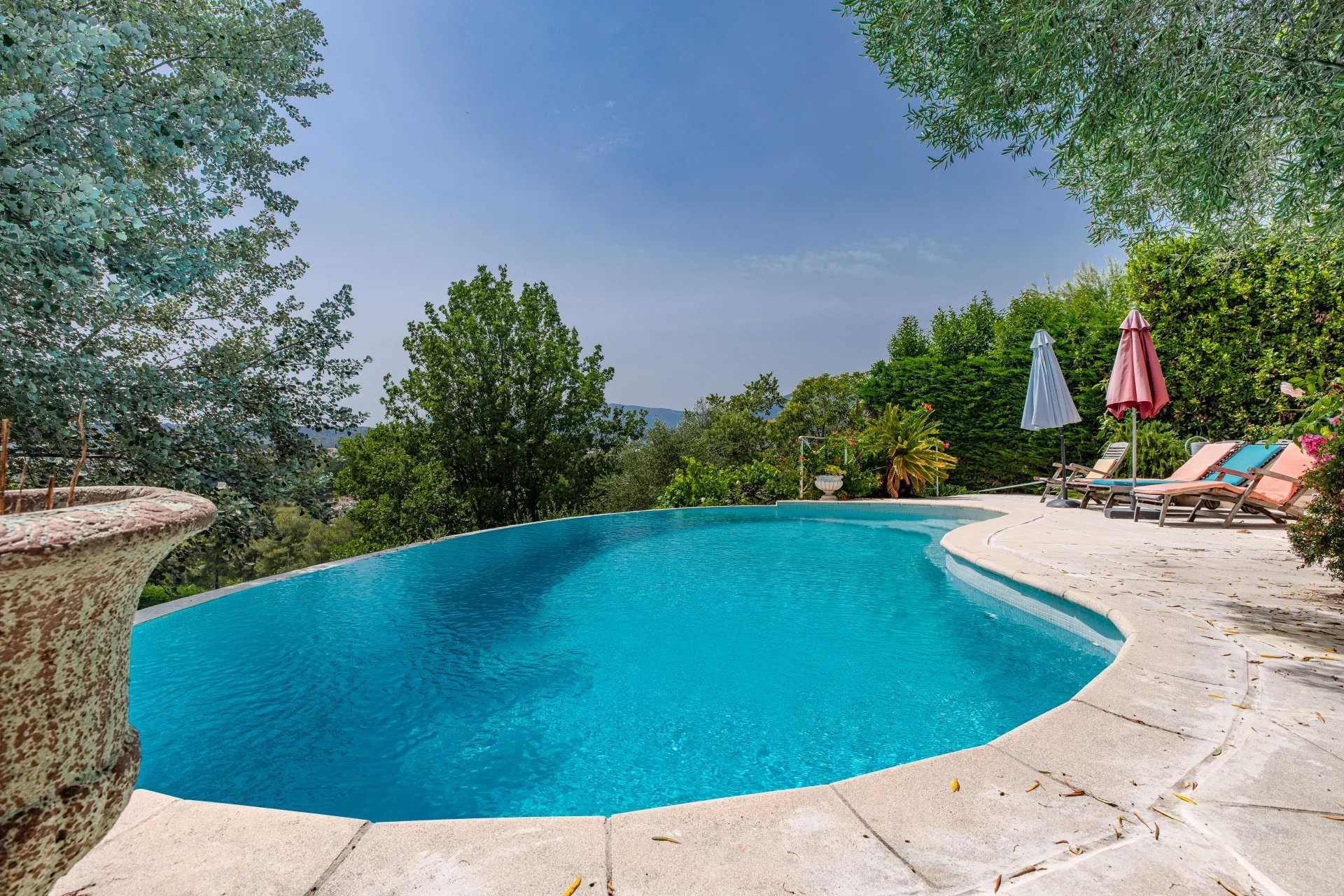 Rumah di Saint-Paul-de-Vence, Provence-Alpes-Cote d'Azur 12629667
