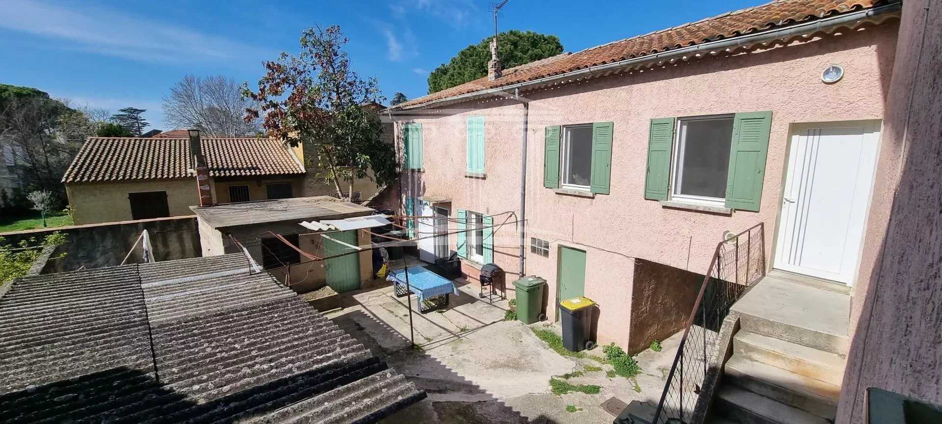 Other in Sorgues, Provence-Alpes-Cote d'Azur 12629682