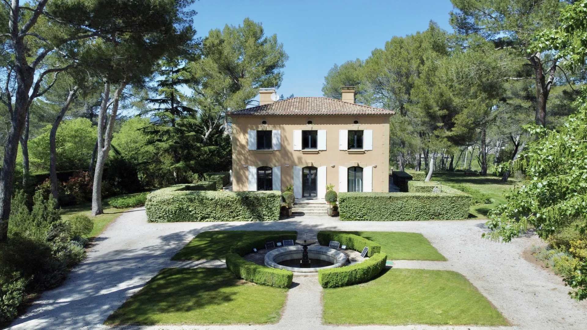 Talo sisään Aix-en-Provence, Bouches-du-Rhône 12629713
