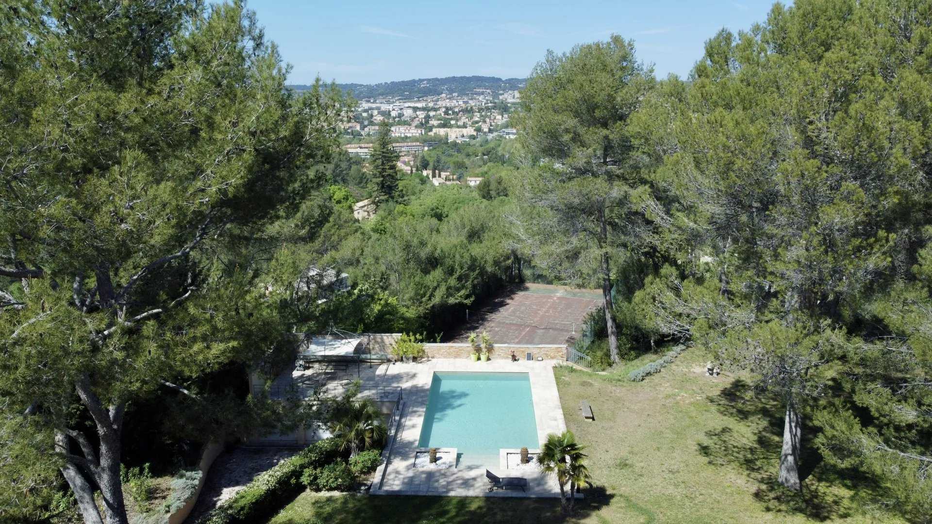 Talo sisään Aix-en-Provence, Provence-Alpes-Cote d'Azur 12629713