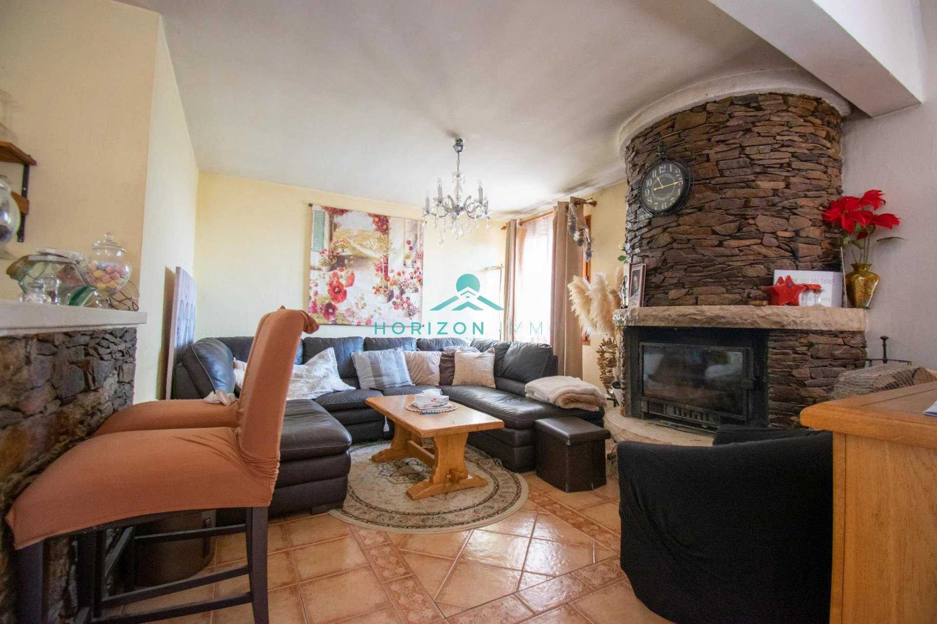 Rumah di Saint-Laurent-du-Var, Provence-Alpes-Cote d'Azur 12629786
