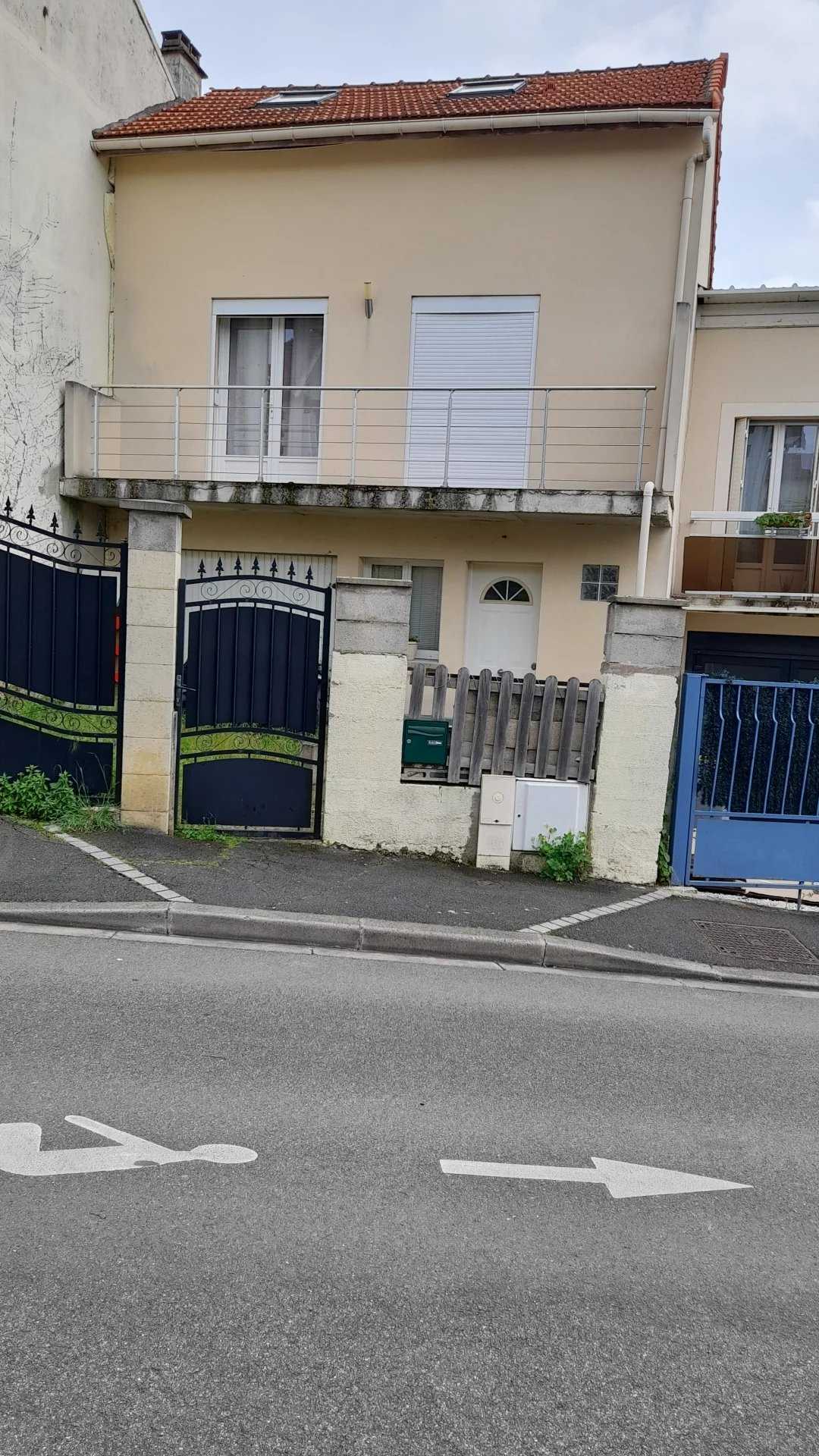 Huis in Rosny-sous-Bois, Ile-de-France 12629860