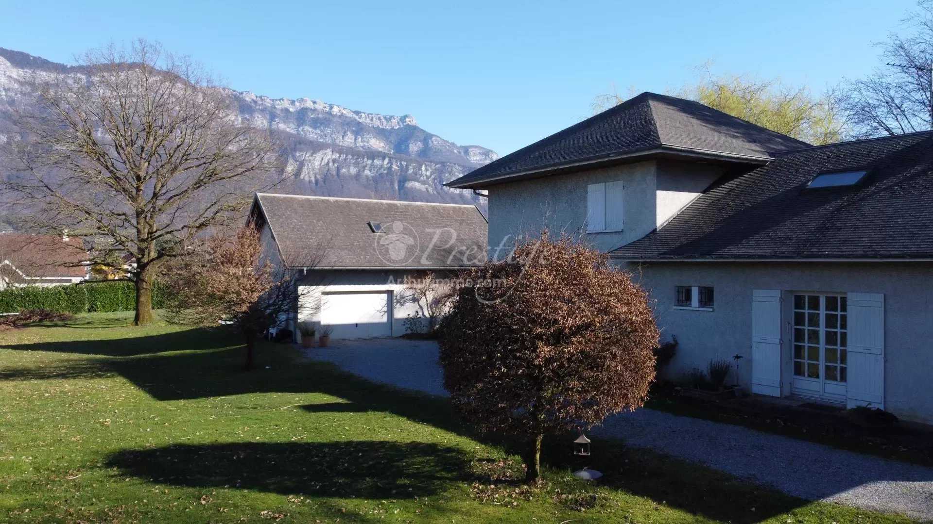 بيت في Aix-les-Bains, Savoie 12629892