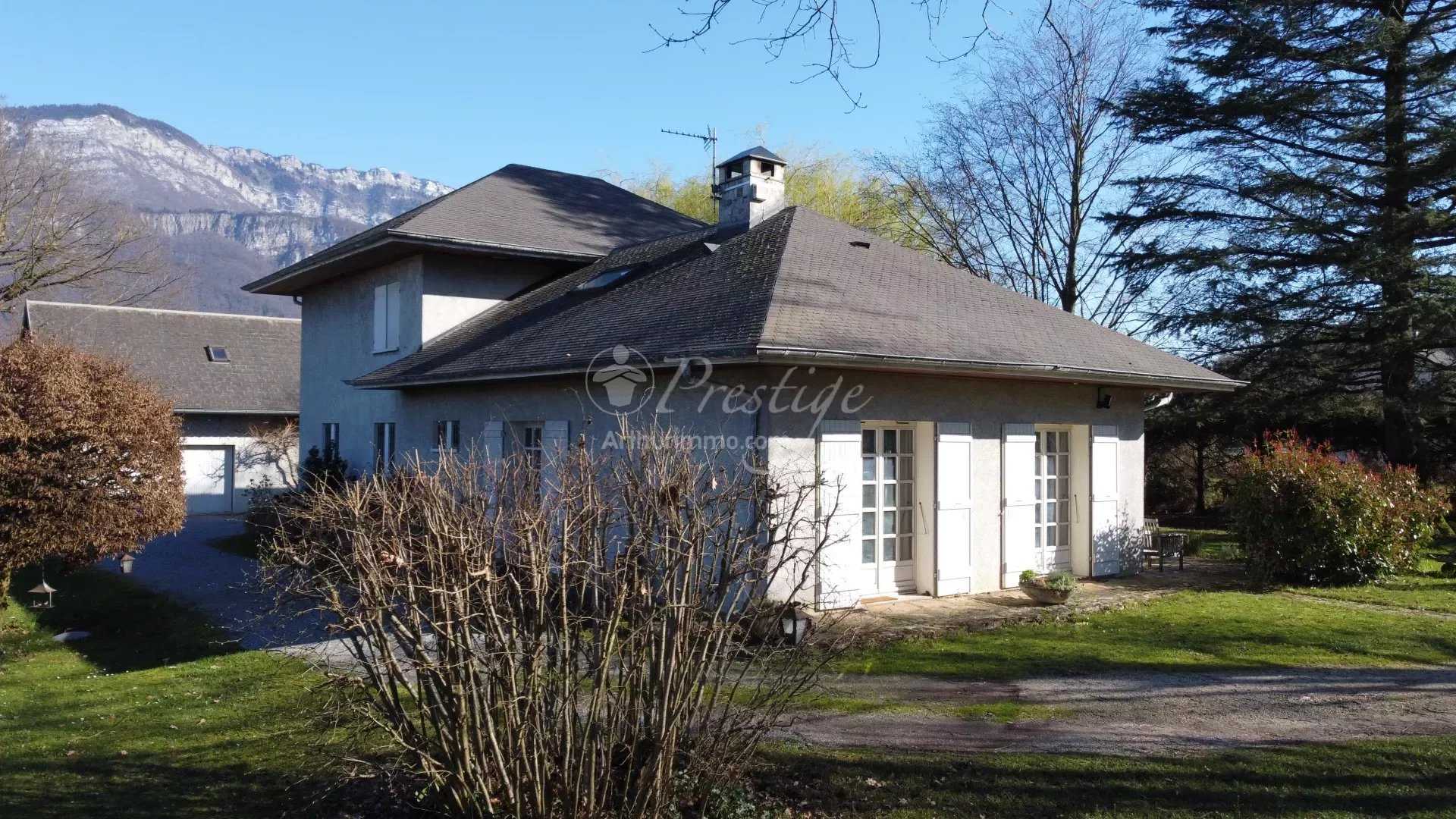 بيت في Aix-les-Bains, Savoie 12629892