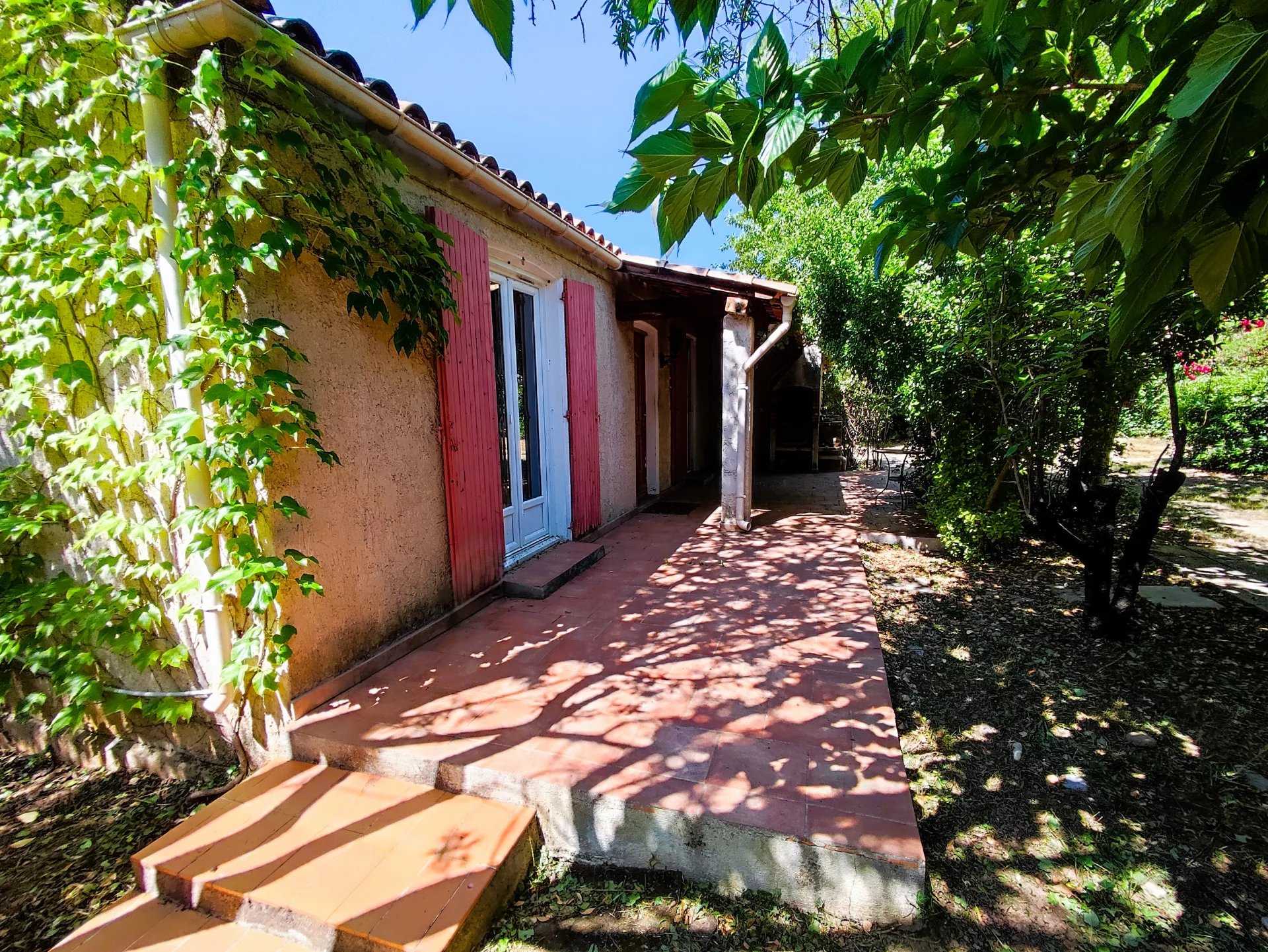 σπίτι σε Pertuis, Provence-Alpes-Cote d'Azur 12629899
