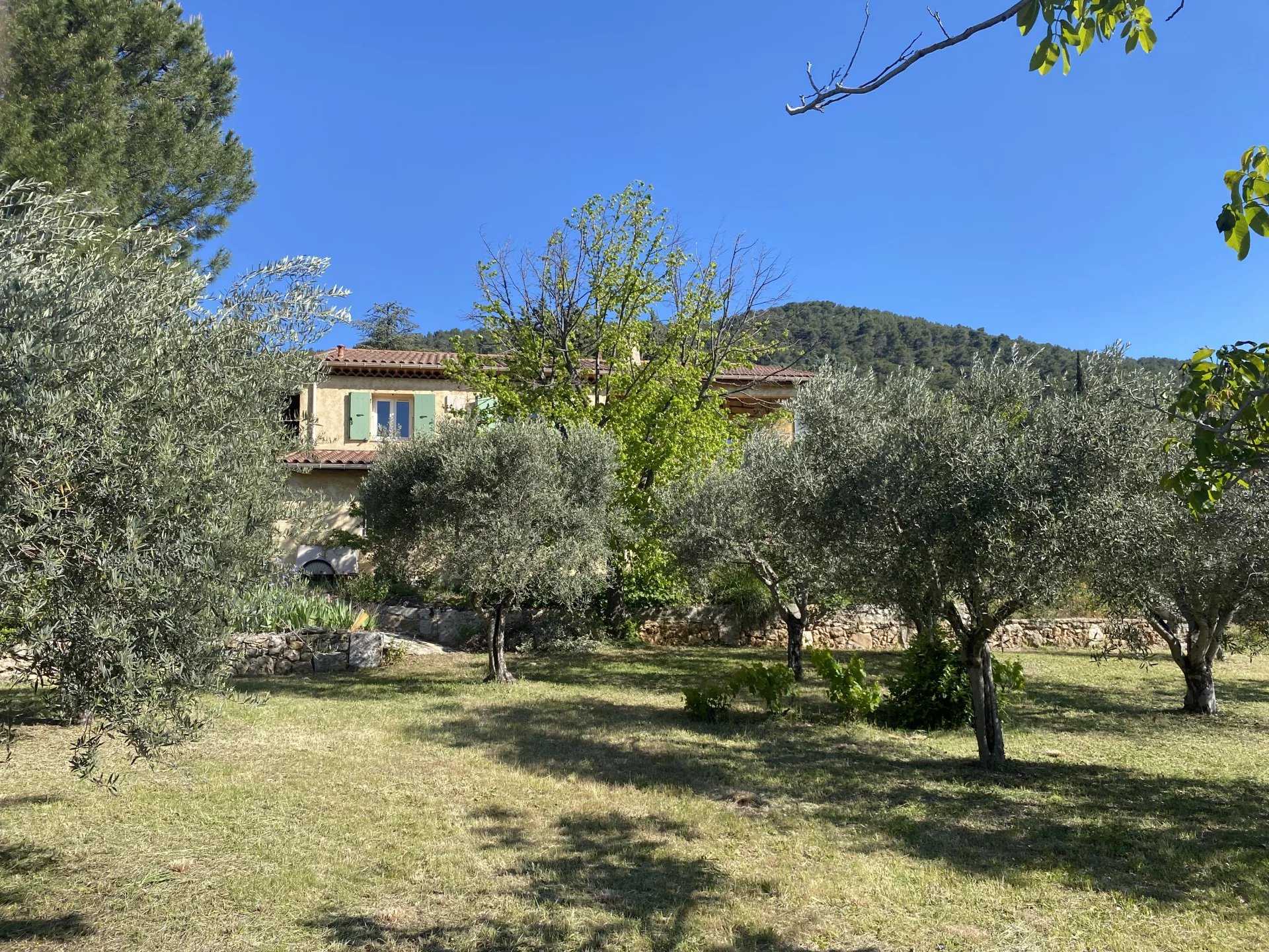 Rumah di Auriol, Provence-Alpes-Cote d'Azur 12630028