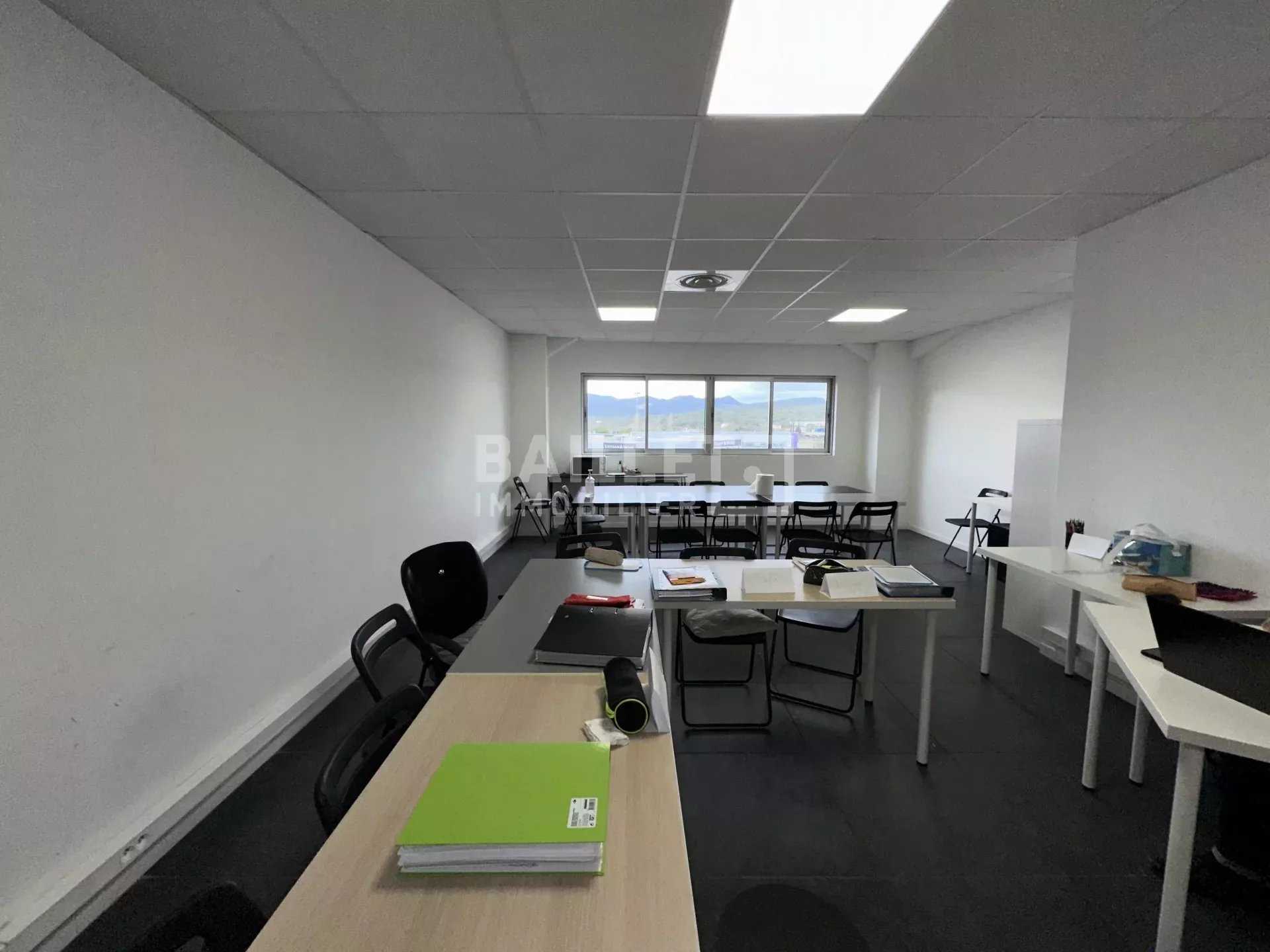 Office in Frejus, Provence-Alpes-Cote d'Azur 12630052
