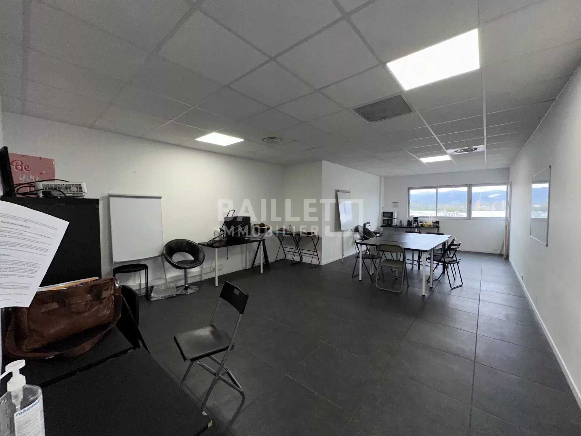 Office in Frejus, Provence-Alpes-Cote d'Azur 12630054