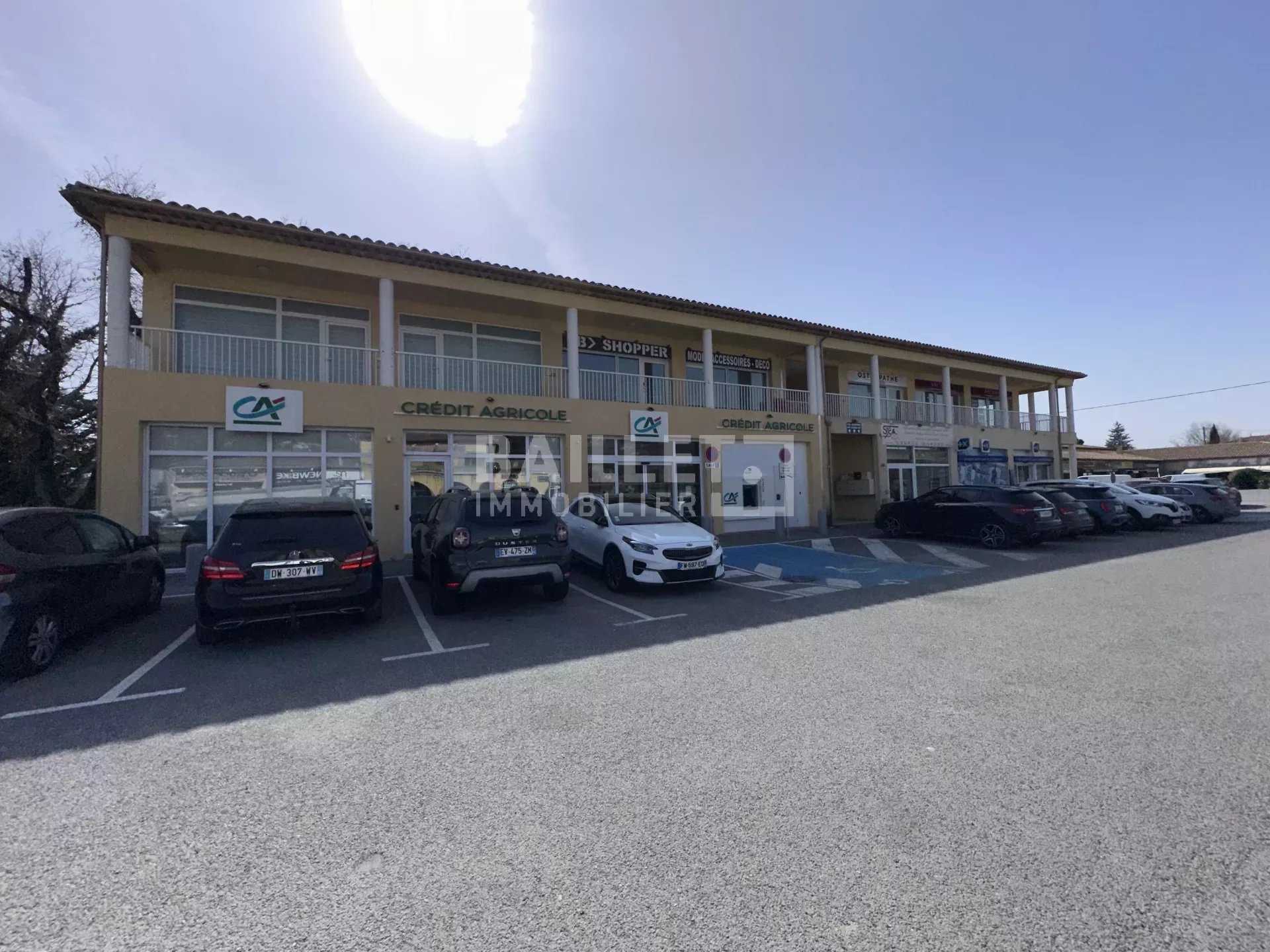 Kontor i Montauroux, Provence-Alpes-Cote d'Azur 12630066