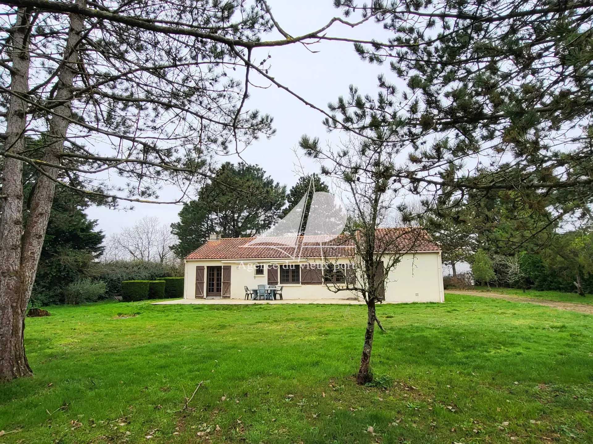 House in Chauve, Pays de la Loire 12630164