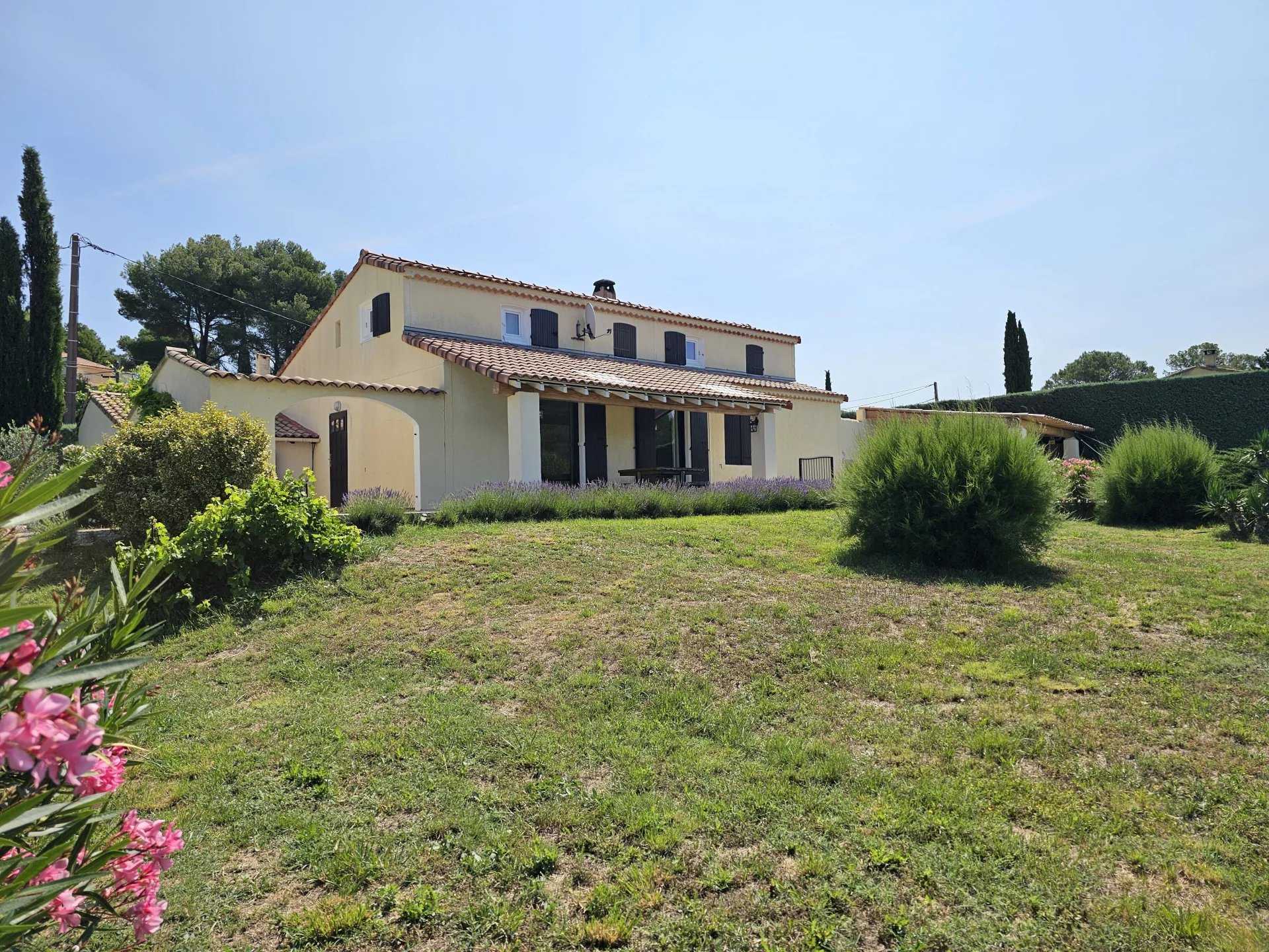Hus i Merindol, Provence-Alpes-Cote d'Azur 12630286