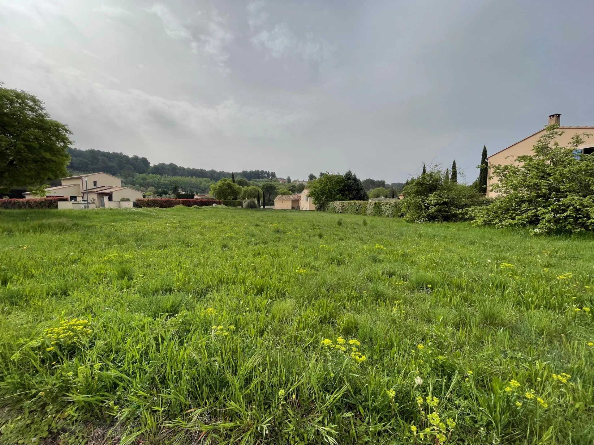 Tanah di Pernes-les-Fontaines, Provence-Alpes-Cote d'Azur 12630288