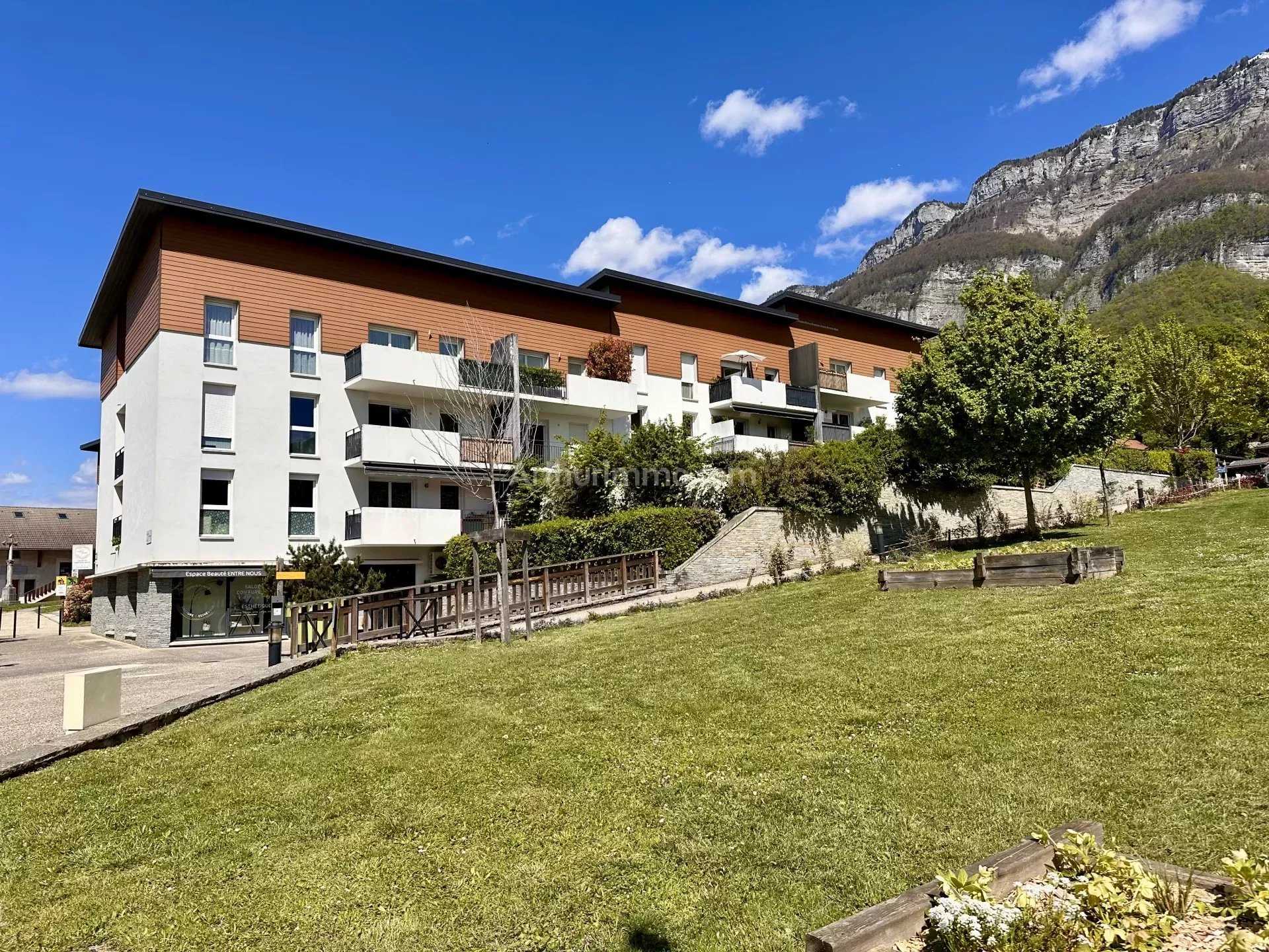 Condominium in Méry, Savoie 12630400