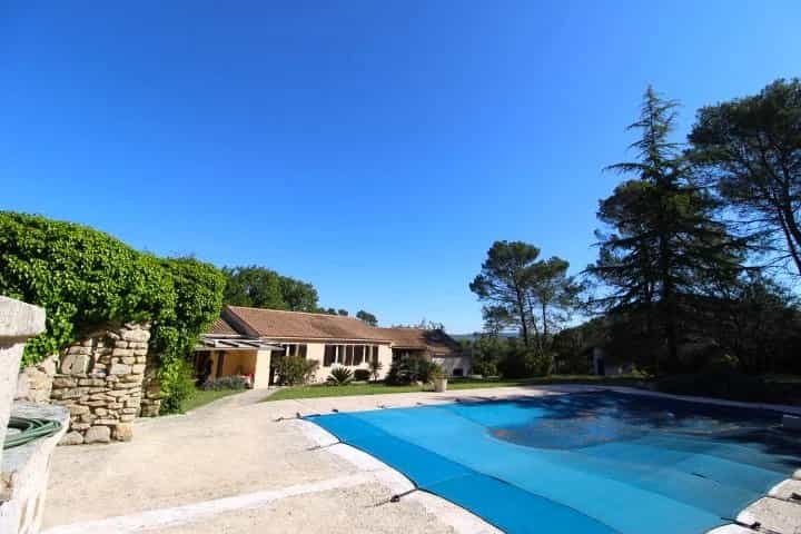Talo sisään Rocbaron, Provence-Alpes-Cote d'Azur 12630422