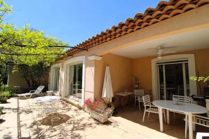 House in Neoules, Provence-Alpes-Cote d'Azur 12630425