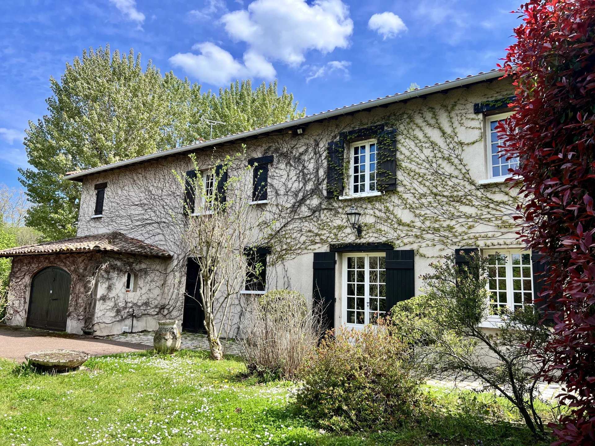 Dom w Lissieu, Owernia-Rodan-Alpy 12630428