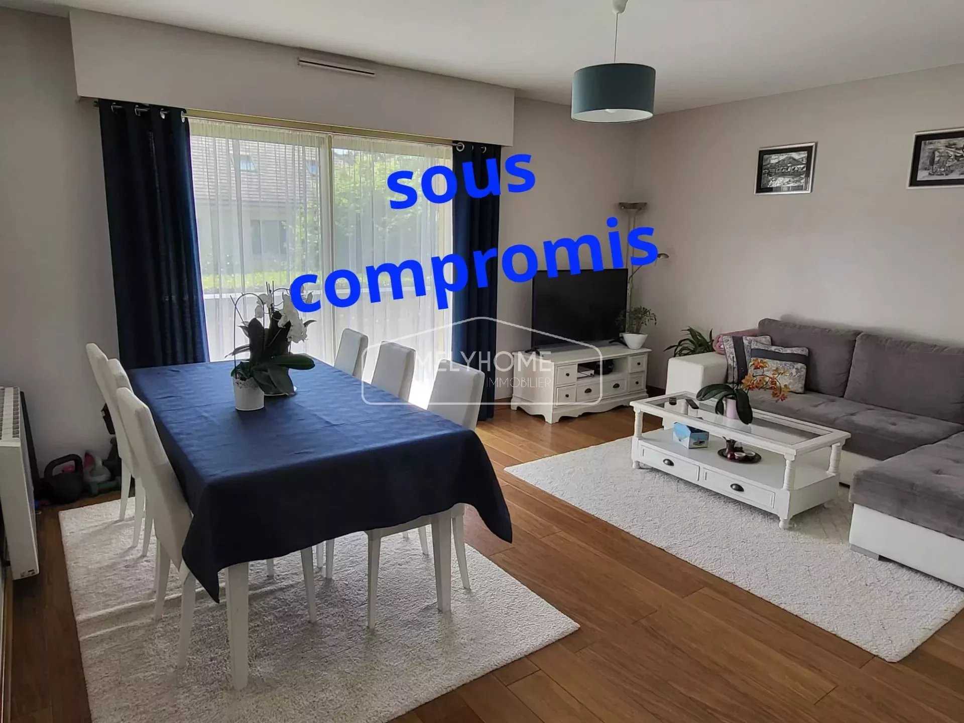 Condominium in Rambouillet, Ile-de-France 12630443