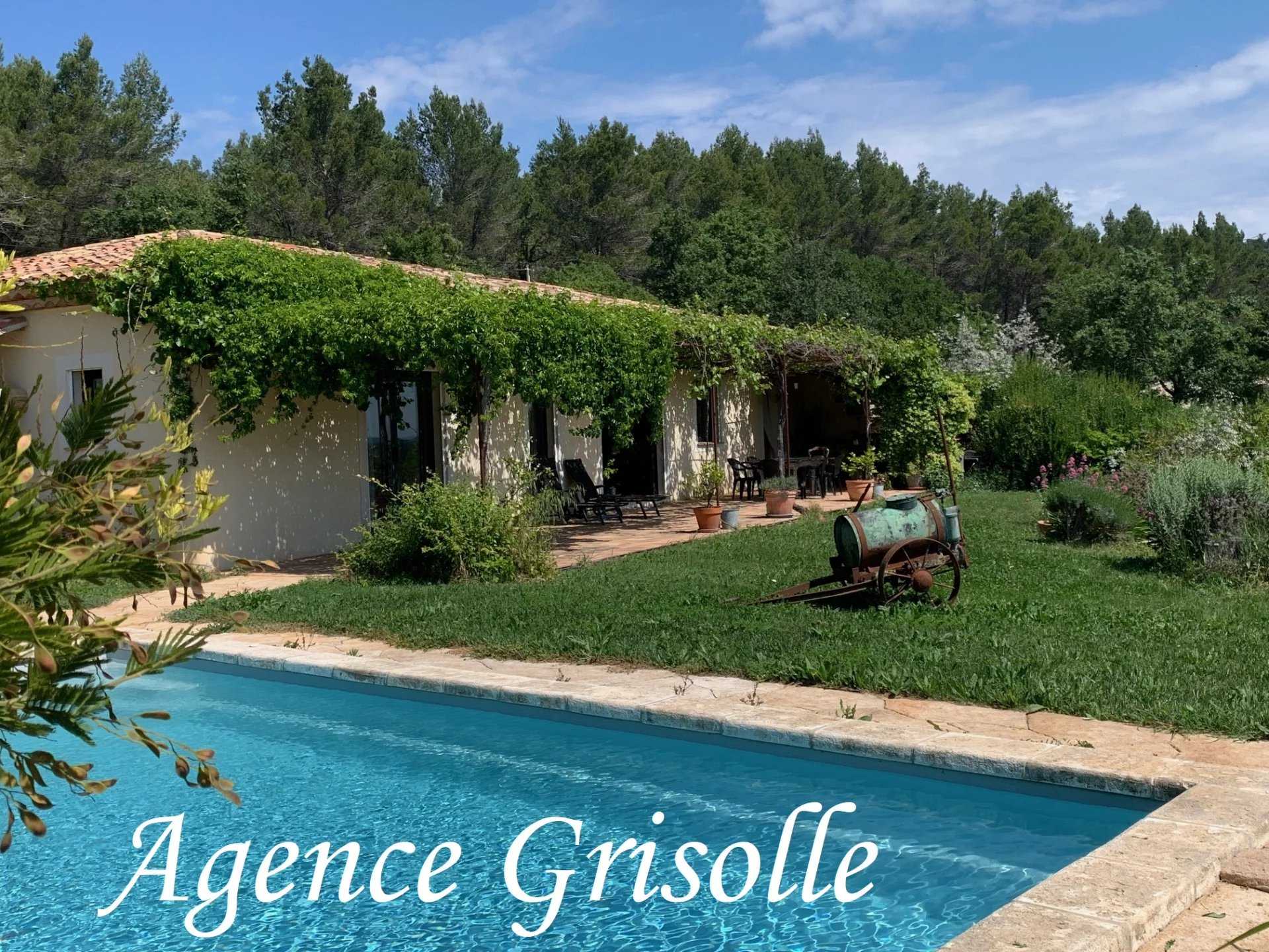 House in Besse-sur-Issole, Provence-Alpes-Cote d'Azur 12630459