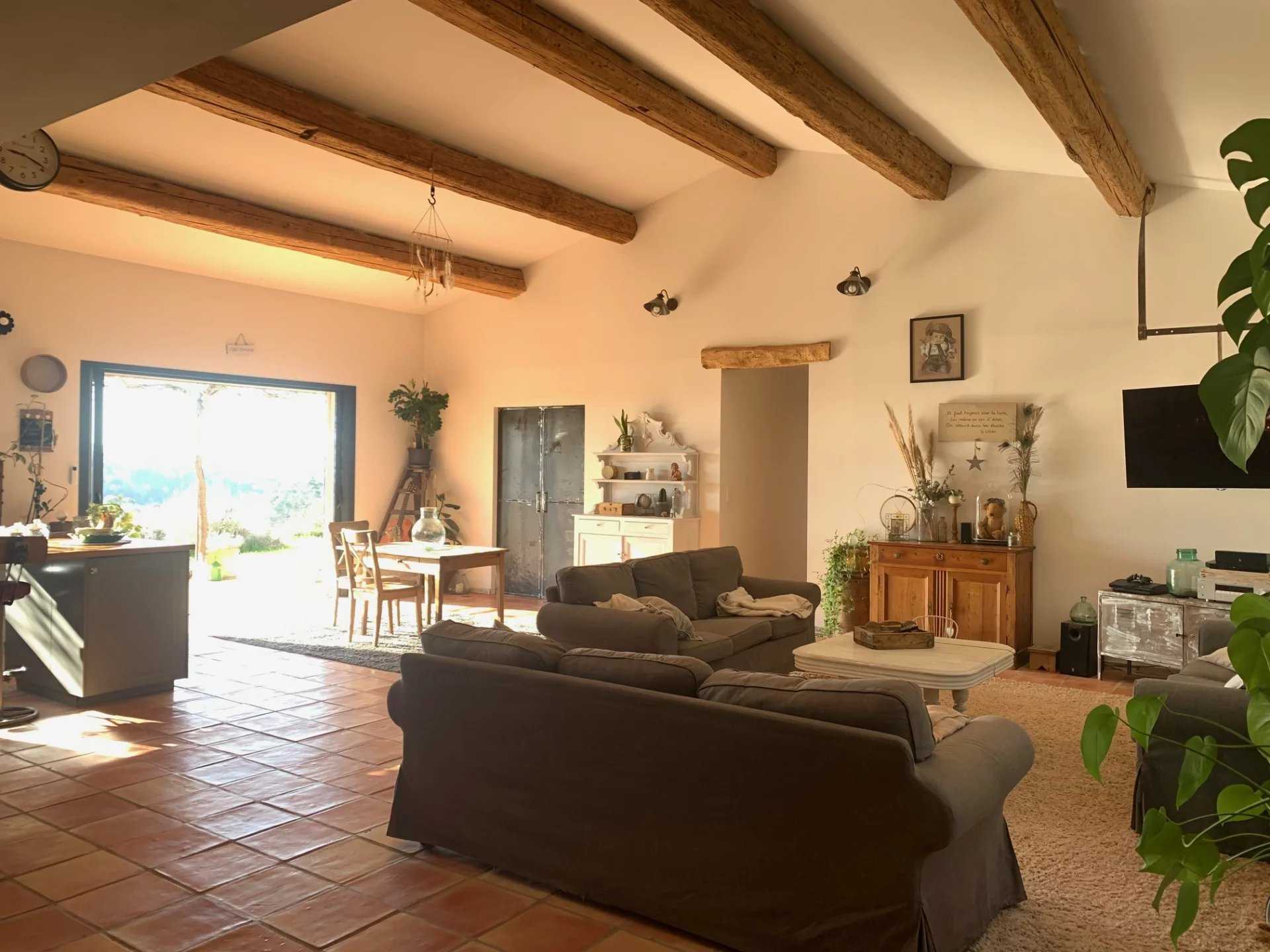 жилой дом в Besse-sur-Issole, Provence-Alpes-Cote d'Azur 12630459